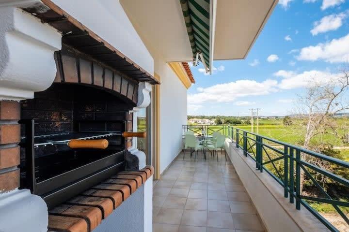 Alfarmar - Pool, Only A Few Minutes Away Ferienhaus Albufeira
